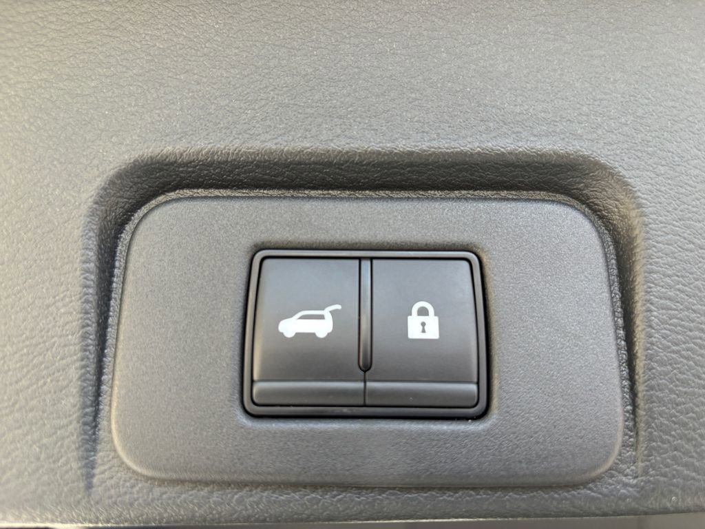 Used 2023 Nissan Rogue SV w/ SV Premium B Package FWD image 11