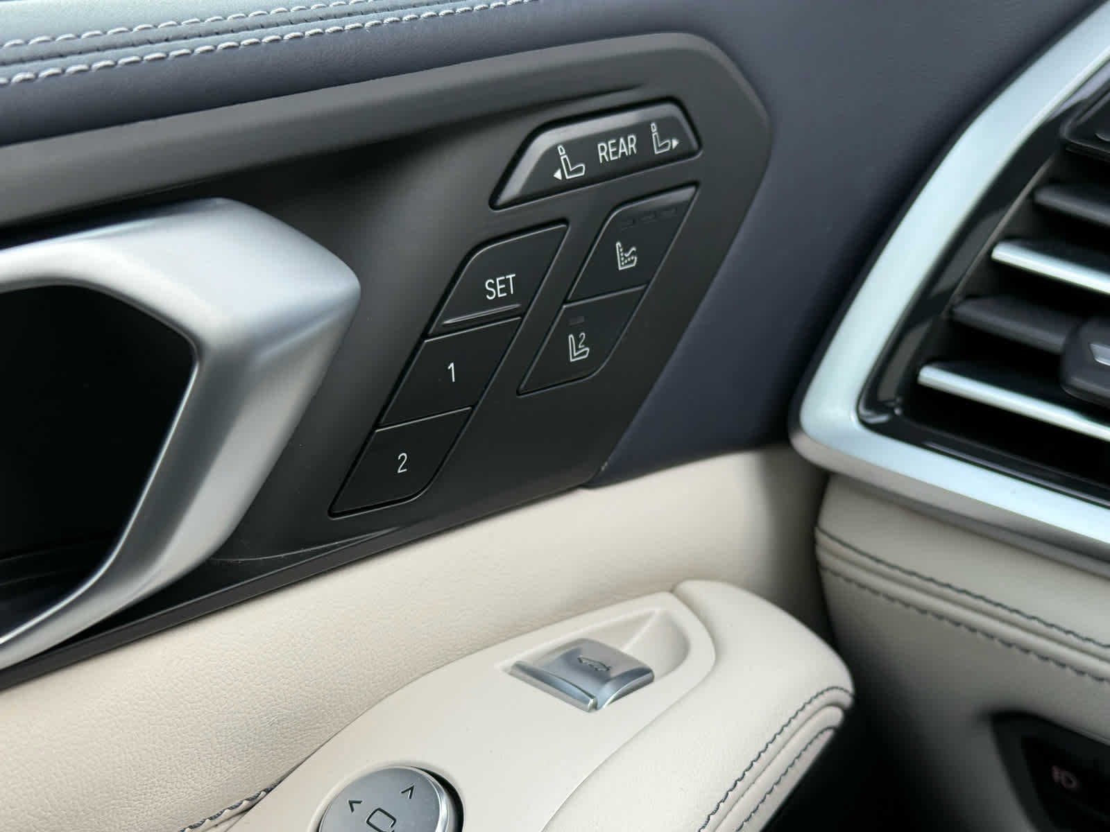 Used 2022 BMW X7 M50i image 26