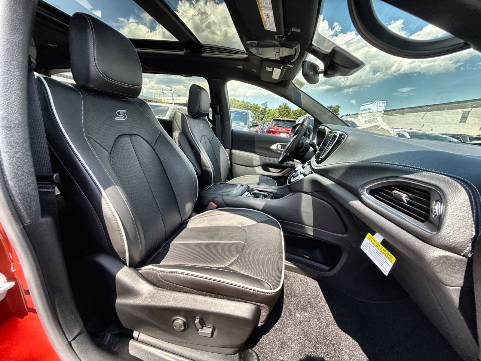 New 2026 Chrysler Pacifica Limited w/ S Appearance Package image 29