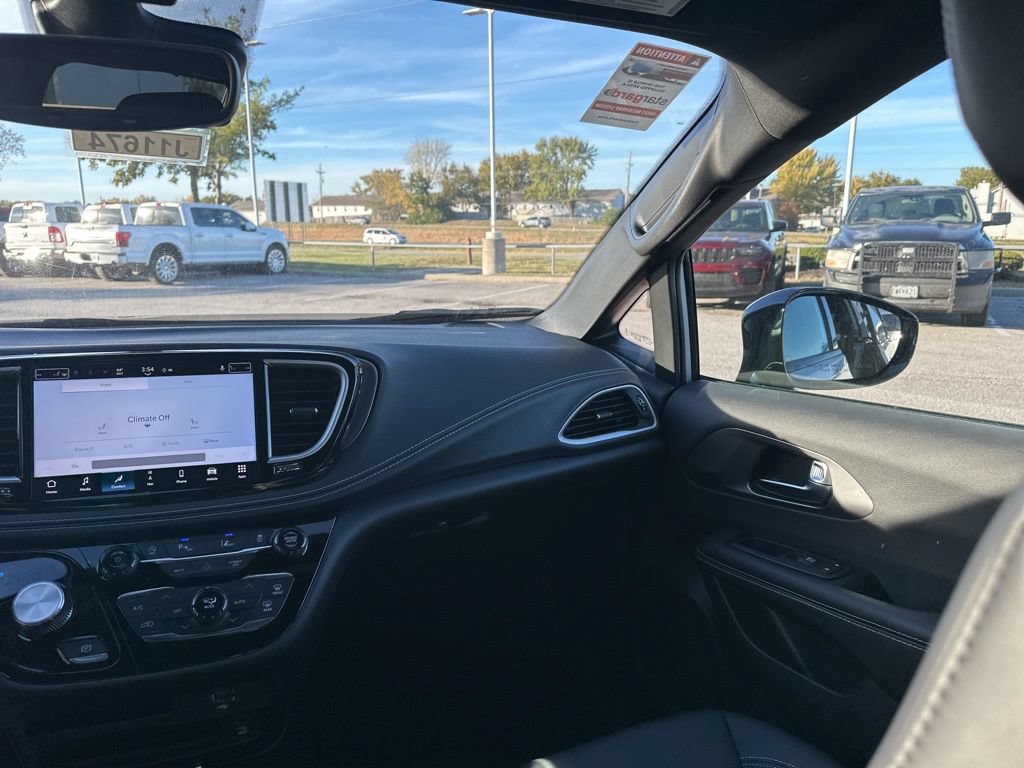 New 2026 Chrysler Pacifica Select FWD image 53