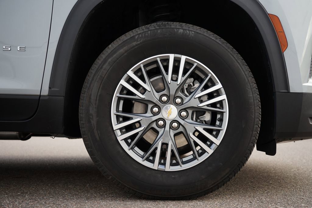Used 2025 Chevrolet Traverse LT image 33