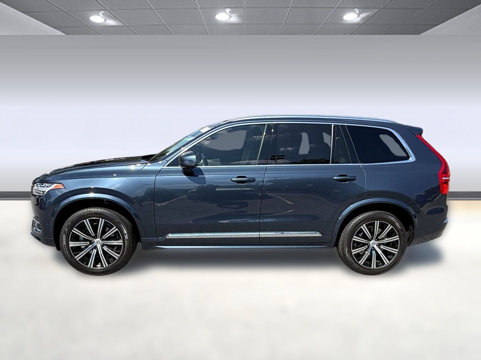 Used 2025 Volvo XC90 B6 Plus w/ Protection Package Premier AWD/4WD image 2