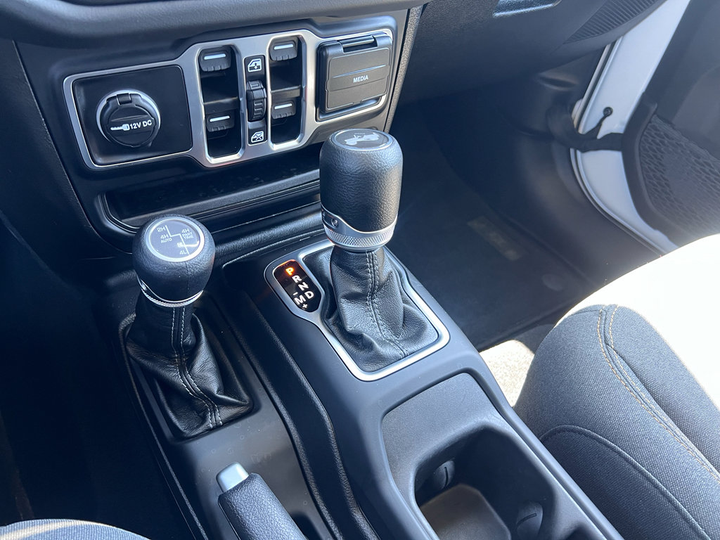 Used 2025 Jeep Wrangler Sahara image 26