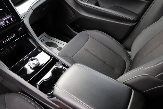 Used 2023 Jeep Grand Cherokee Laredo image 25