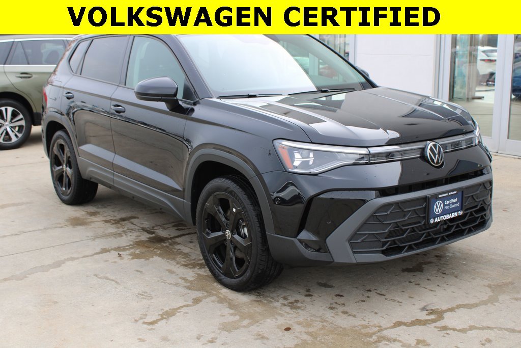 Certified 2025 Volkswagen Taos SE image 1