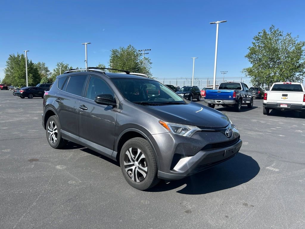 Used 2016 Toyota RAV4 LE AWD/4WD image 2