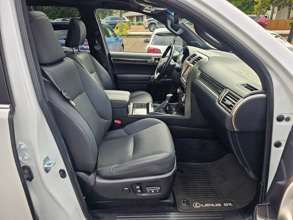 Used 2021 Lexus GX 460 Premium w/ Premium Package AWD/4WD image 29