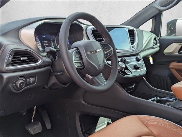 New 2026 Chrysler Pacifica Pinnacle image 3