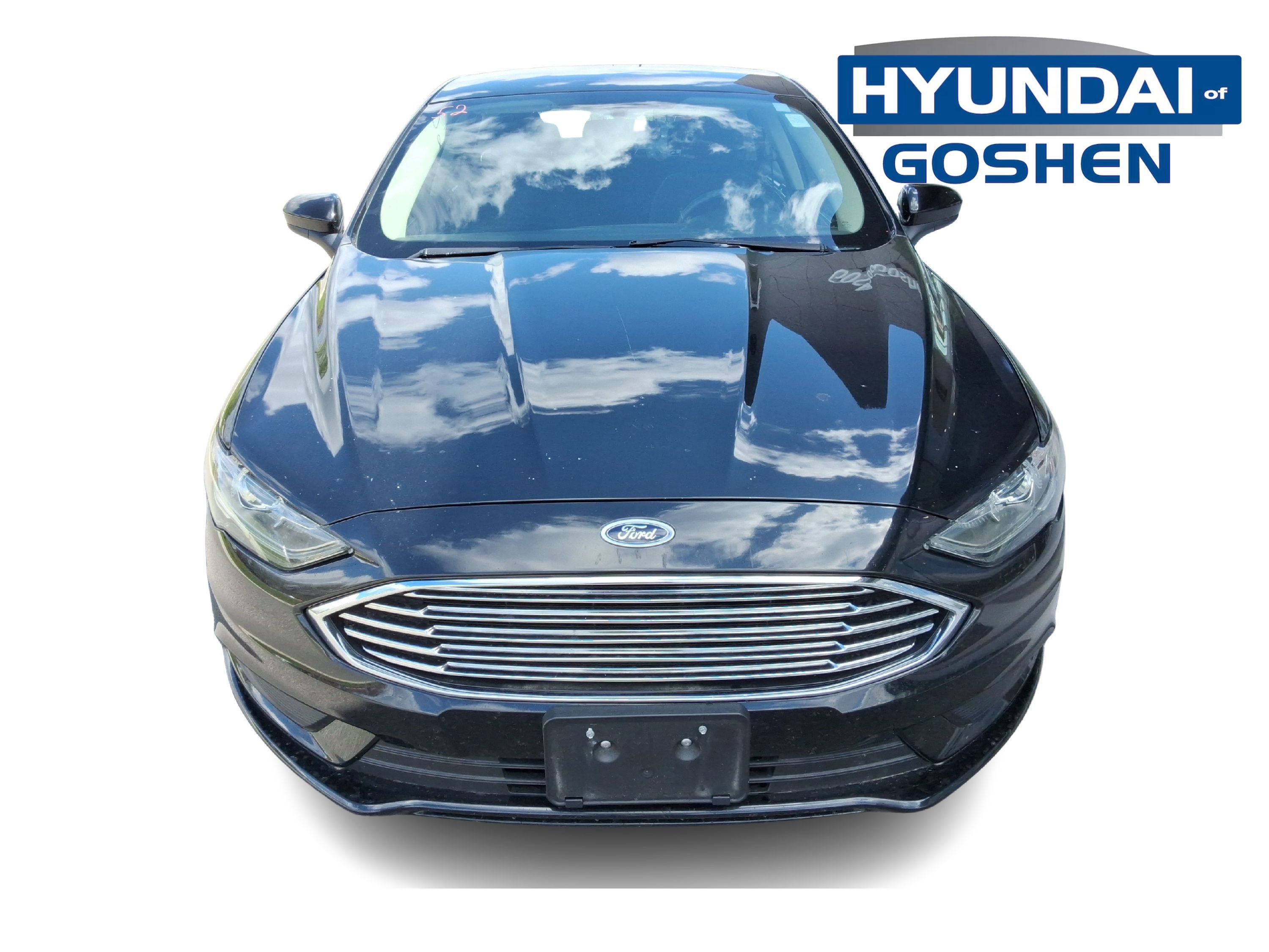 Used 2017 Ford Fusion SE w/ Fusion SE Technology Package FWD image 2
