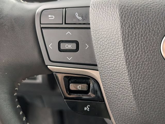 Used 2025 Toyota Camry SE FWD image 15