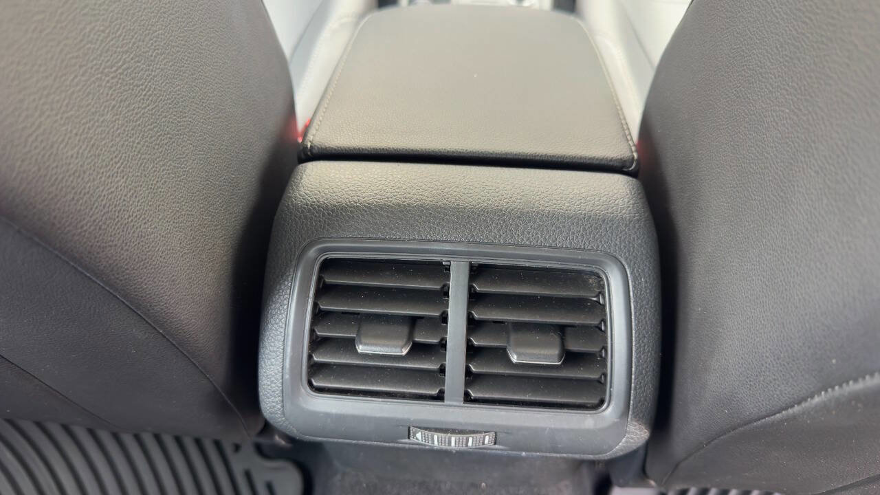 Used 2015 Volkswagen Golf S image 28