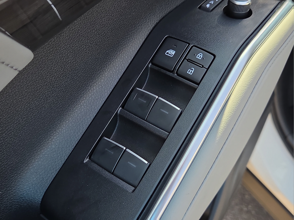 New 2026 Toyota Highlander Platinum AWD/4WD image 18