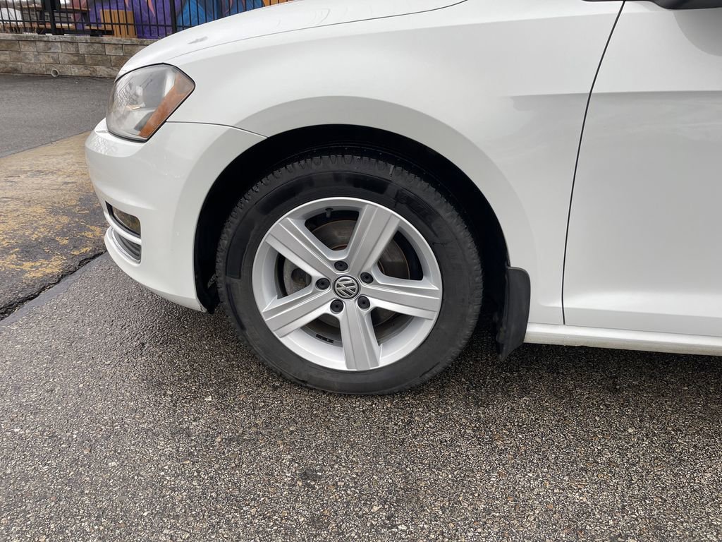 Used 2015 Volkswagen Golf TDI SEL image 9