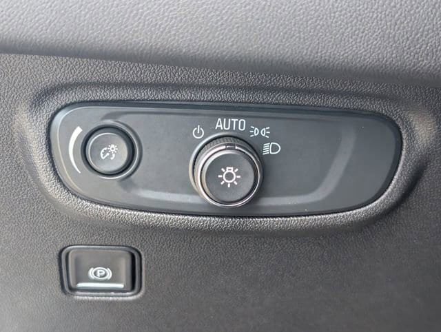 Used 2024 GMC Terrain SLE FWD image 23