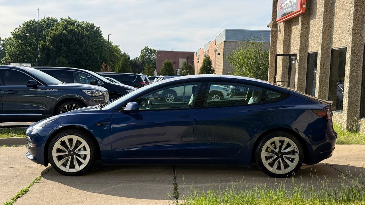 Used 2022 Tesla Model 3 Standard Range Plus RWD image 4