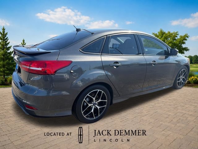 Used 2016 Ford Focus SE w/ SE Sport Package FWD image 7
