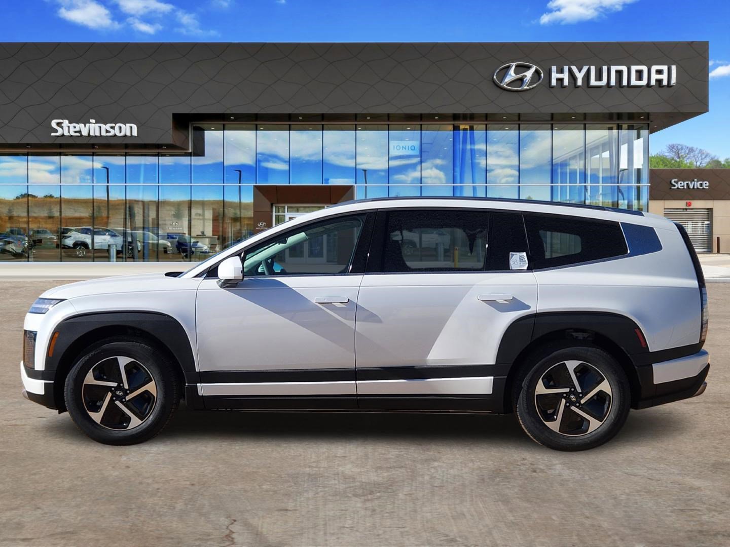 New 2026 Hyundai Ioniq 9 SE image 2