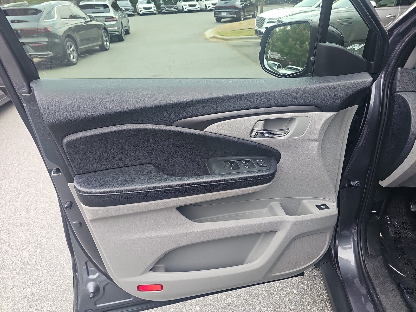 Used 2016 Honda Pilot LX image 9