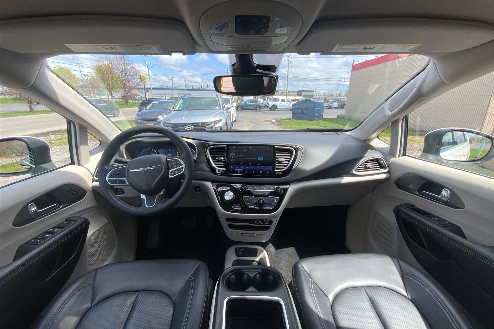 Used 2023 Chrysler Pacifica Touring-L FWD image 31