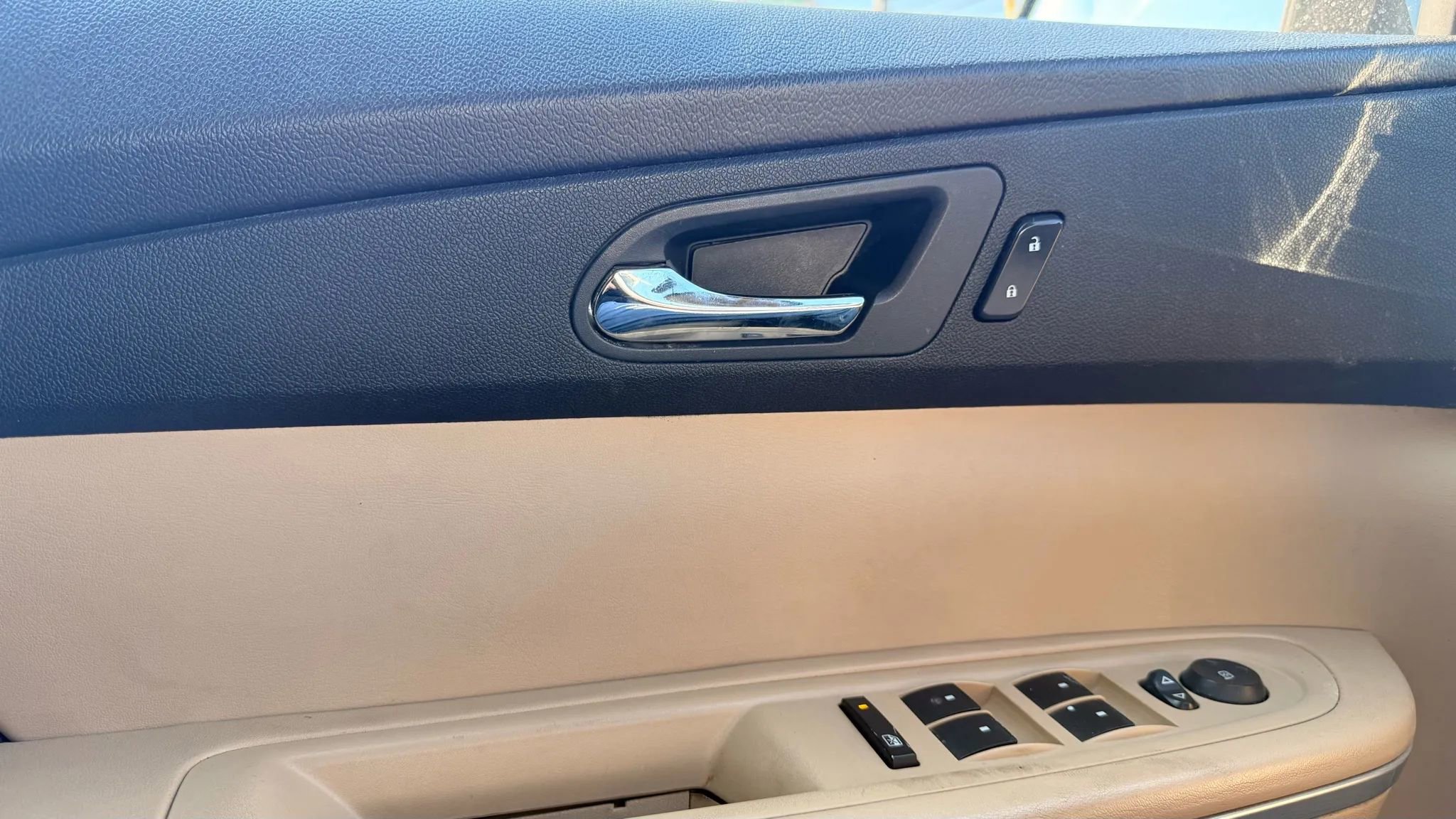 Used 2012 GMC Acadia SLT image 25