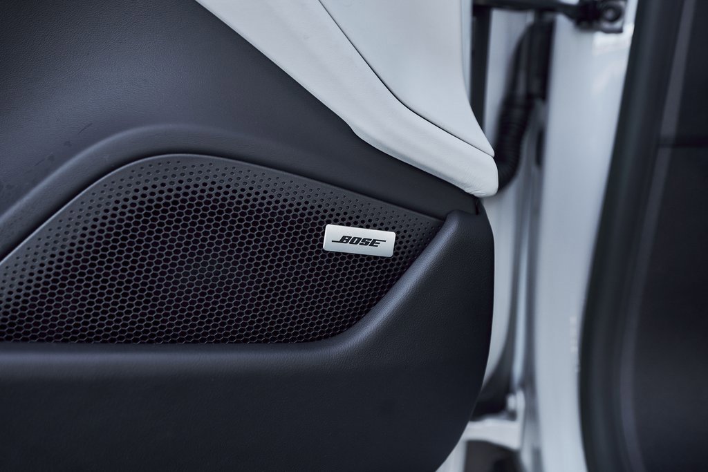 Used 2023 Porsche Taycan 4S w/ Premium Package image 33