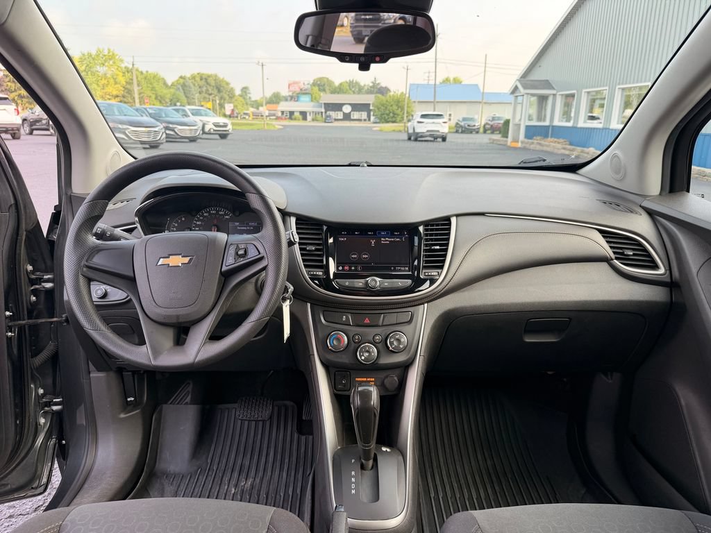 Used 2020 Chevrolet Trax LS FWD image 14