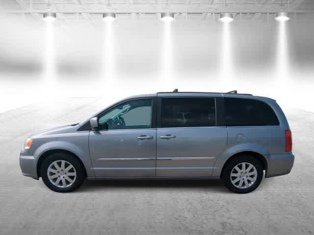 Used 2014 Chrysler Town & Country Touring FWD image 5