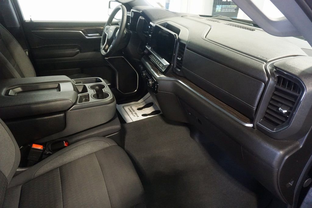 Used 2025 Chevrolet Silverado 1500 LT image 26