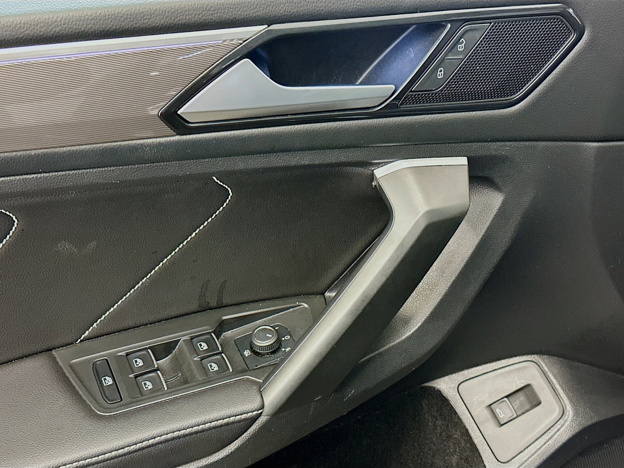 Used 2024 Volkswagen Tiguan SE R-Line image 15