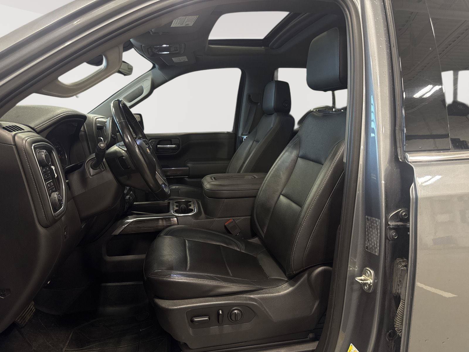 Used 2019 Chevrolet Silverado 1500 LTZ w/ LTZ Premium Package AWD/4WD image 4