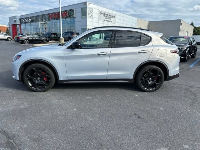 Used 2024 Alfa Romeo Stelvio Ti w/ Performance Driving Package AWD/4WD image 4