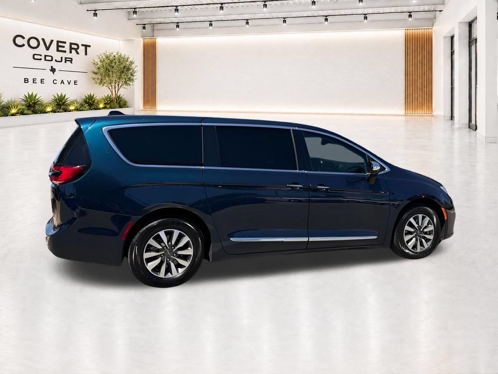 Used 2023 Chrysler Pacifica Limited FWD image 16