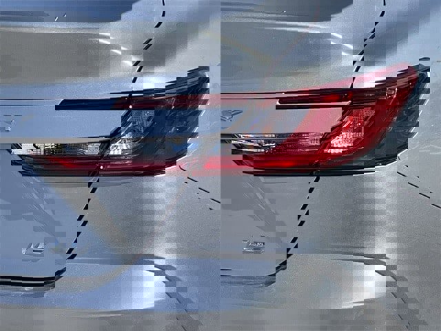 Used 2025 Toyota Camry LE image 7