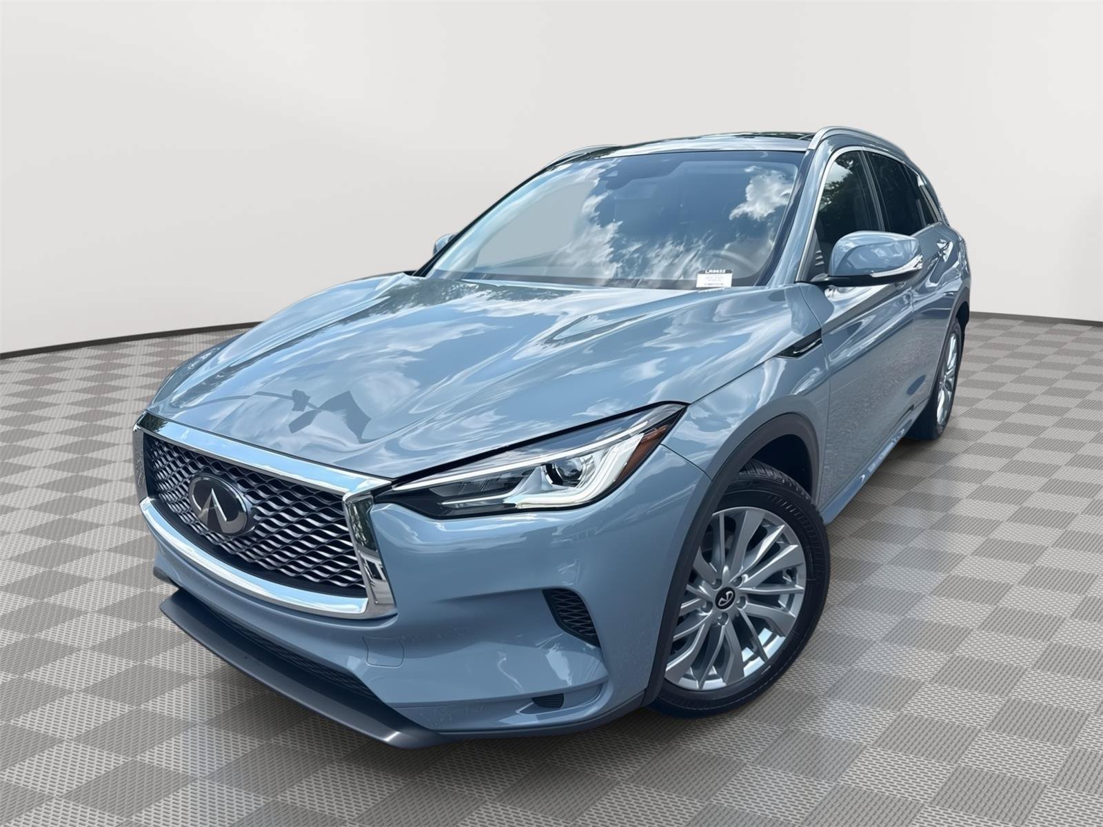 Certified 2025 INFINITI QX50 Luxe AWD/4WD image 2