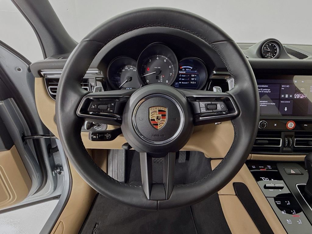 Certified 2025 Porsche Macan AWD/4WD image 15