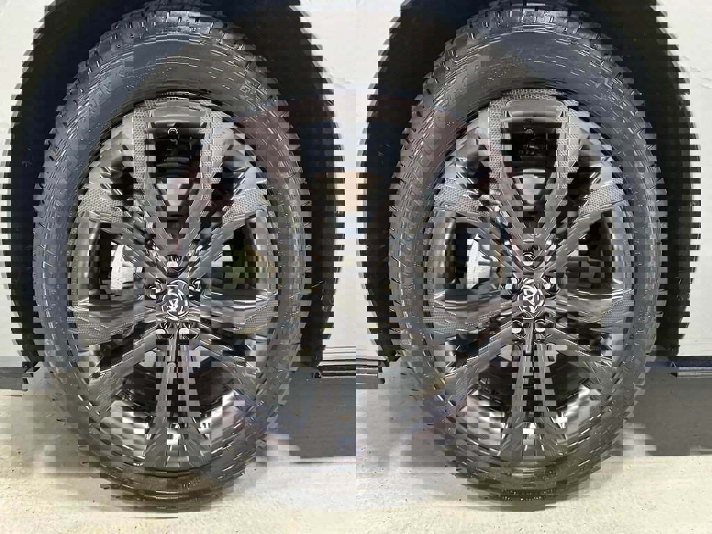 Used 2025 Toyota Sienna XSE image 69