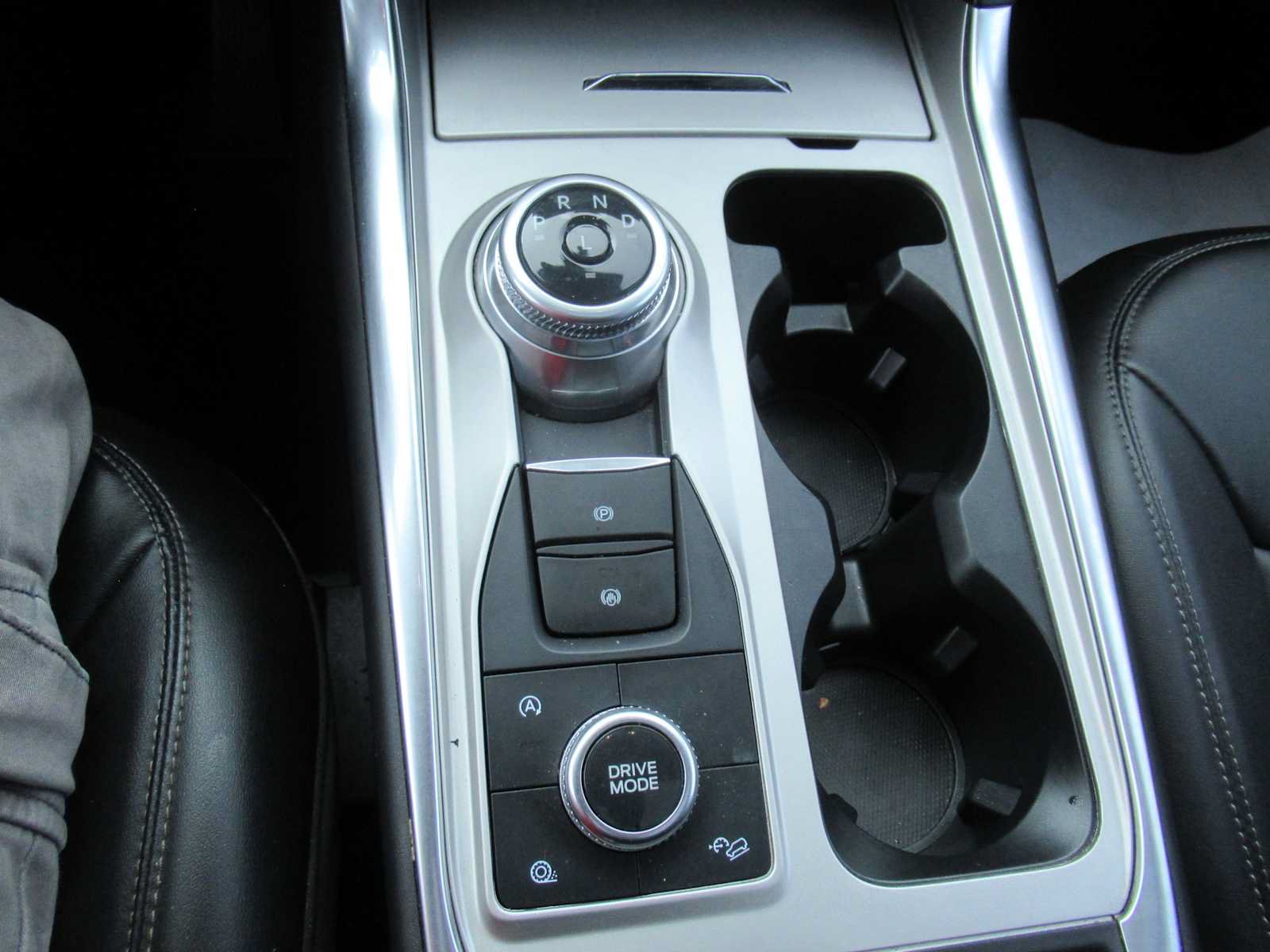 Used 2024 Ford Explorer XLT w/ Equipment Group 202A AWD/4WD image 25