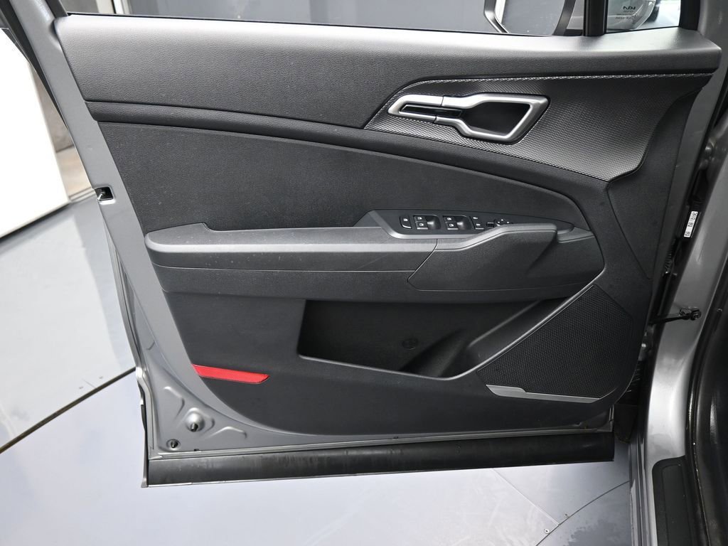 Used 2025 Kia Sportage LX image 13