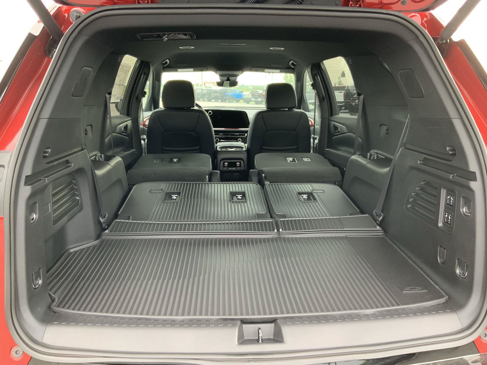 New 2026 Chevrolet Traverse RS w/ LPO, Floor Liner Package FWD image 12