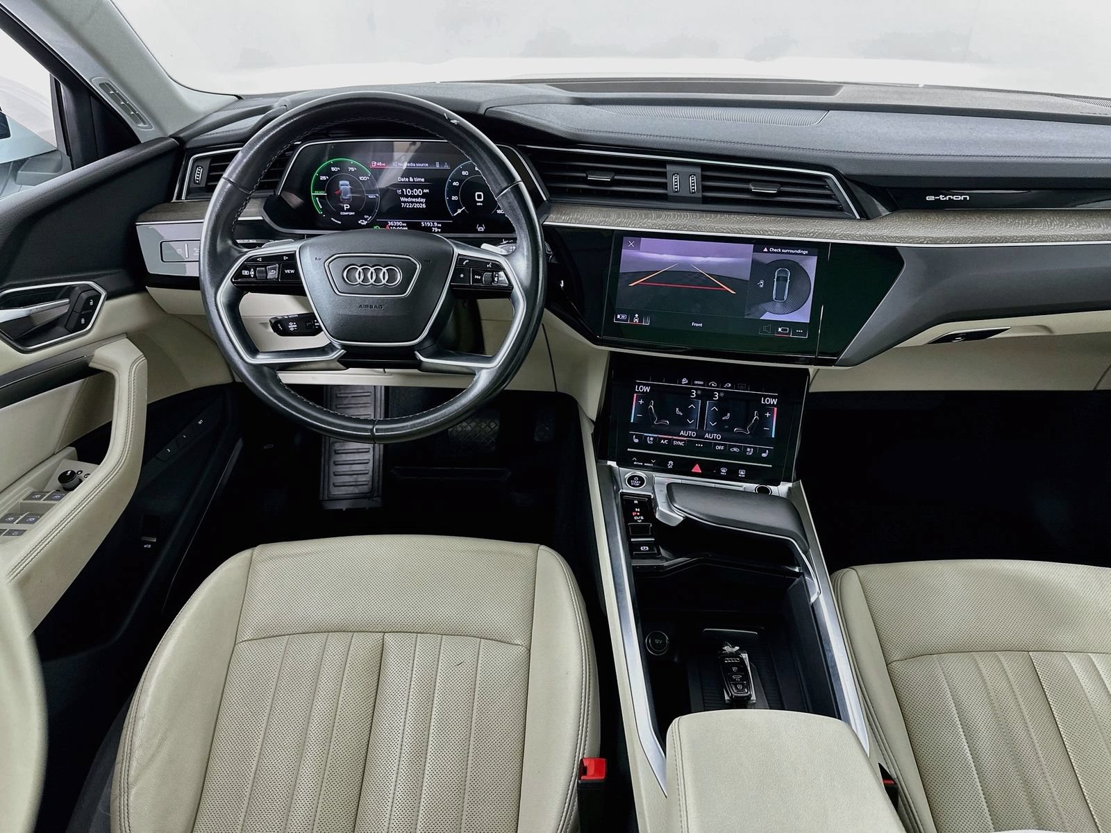Used 2024 Audi Q8 e-tron Premium Plus AWD/4WD image 24