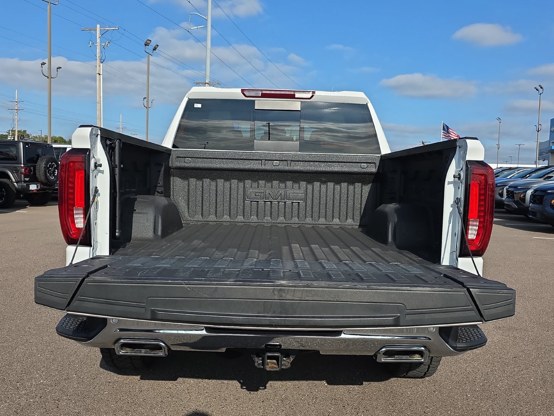 Used 2025 GMC Sierra 1500 SLT w/ SLT Premium Plus Package AWD/4WD image 14