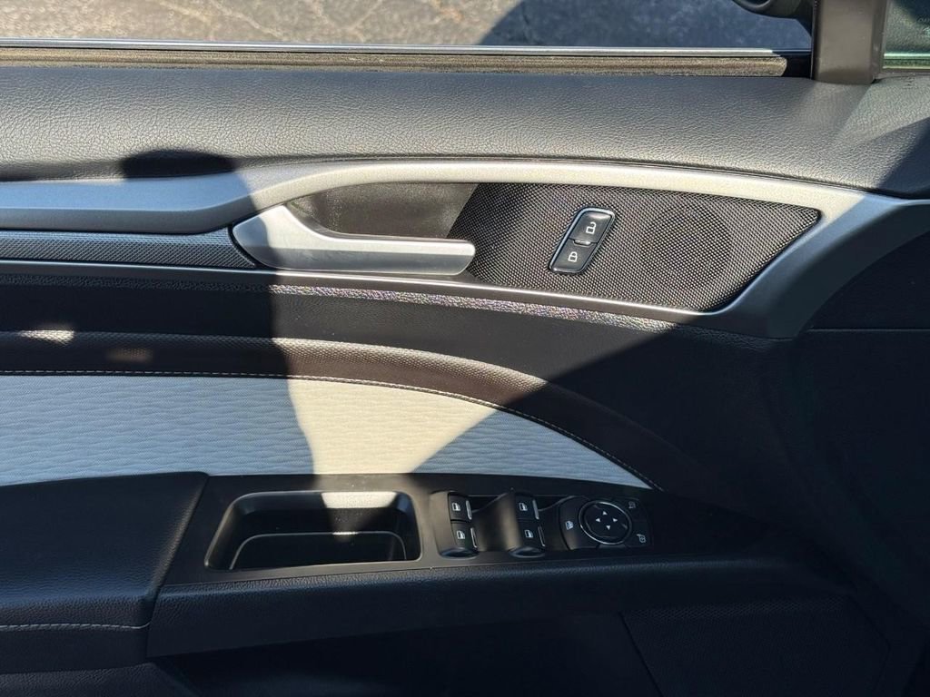 Used 2019 Ford Fusion SE w/ Equipment Group 151A image 16