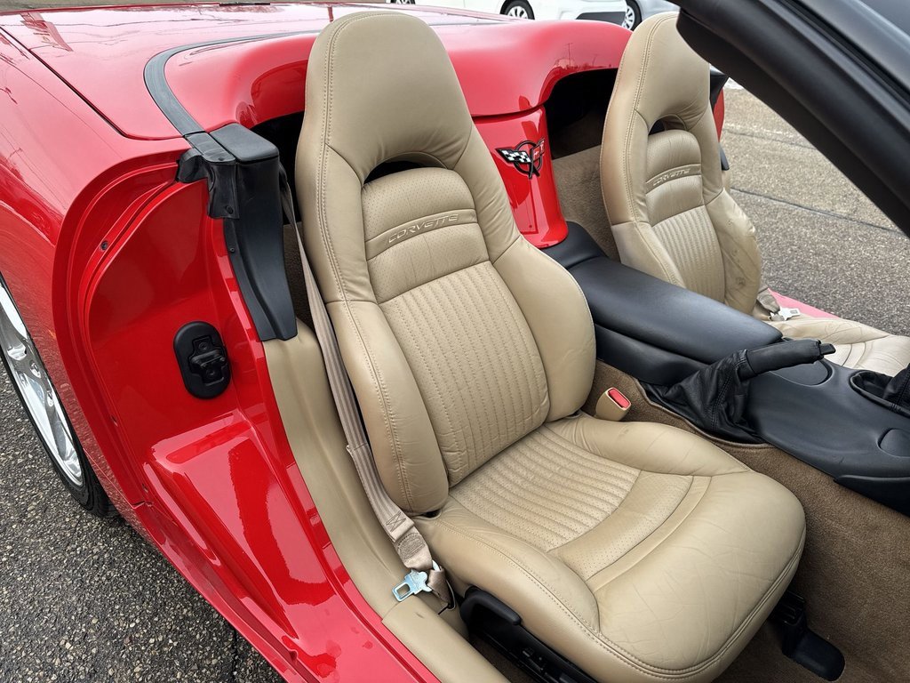 Used 1998 Chevrolet Corvette Convertible w/ Performance Handling Pkg image 19
