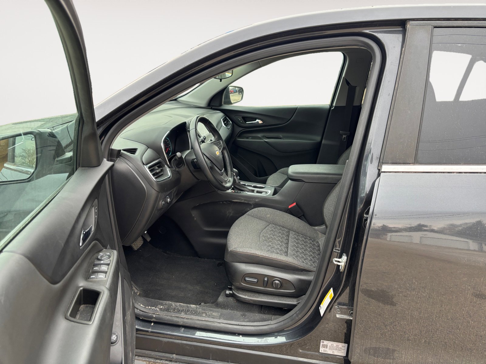 Used 2023 Chevrolet Equinox LT FWD image 9