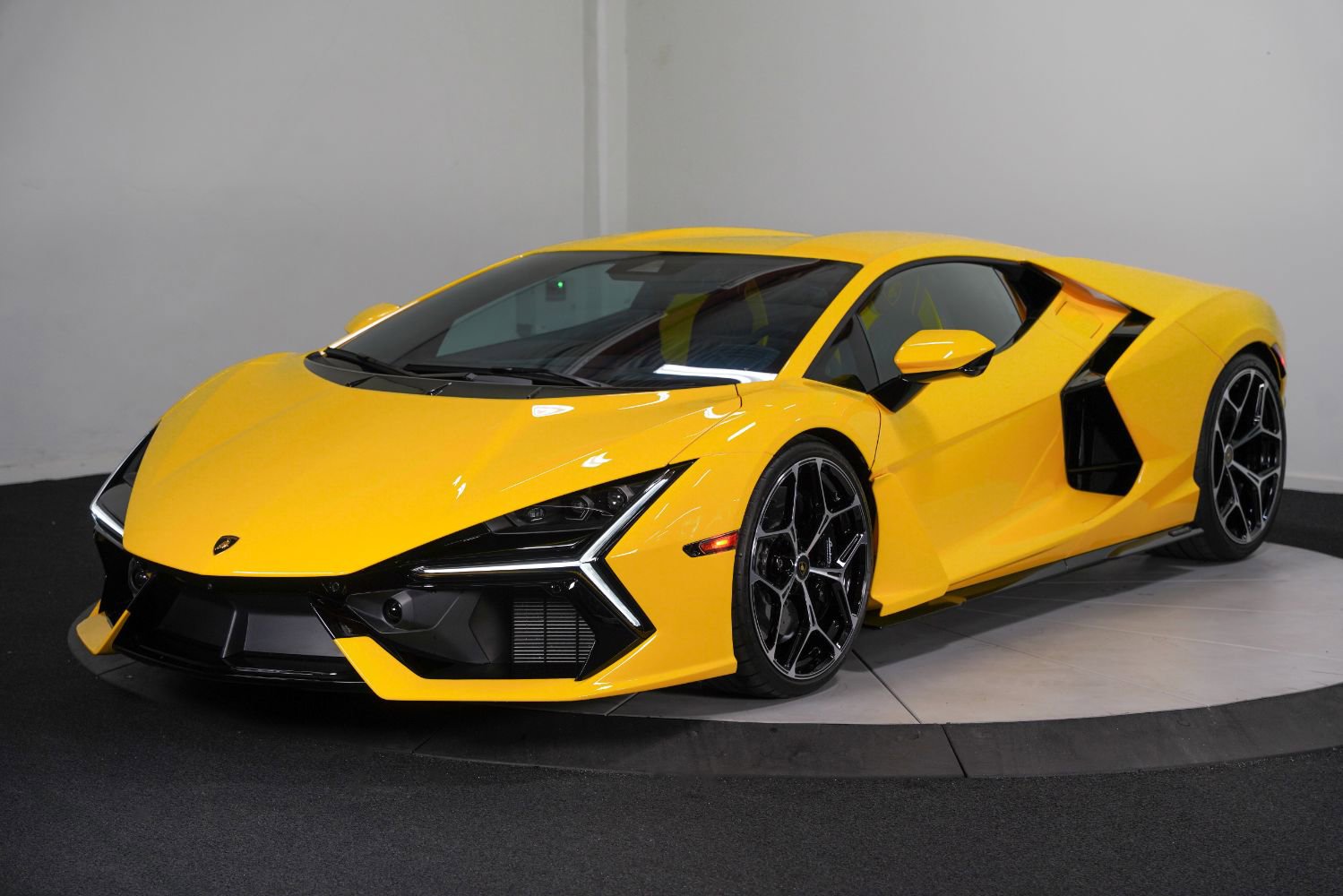 Used 2024 Lamborghini Revuelto AWD/4WD image 6