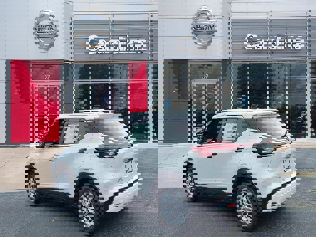 Used 2025 Nissan Kicks Play S image 3