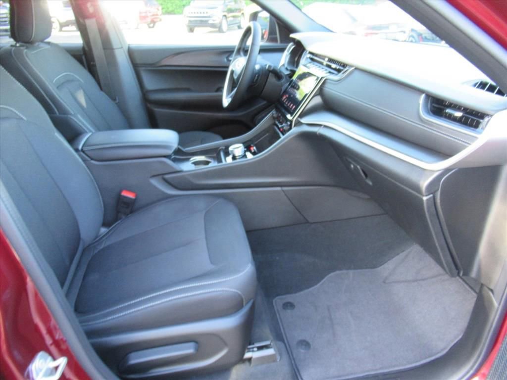 Used 2025 Jeep Grand Cherokee L Laredo w/ Luxury Tech Group I image 10