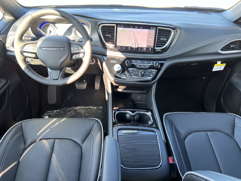 New 2027 Chrysler Pacifica Limited AWD/4WD image 14