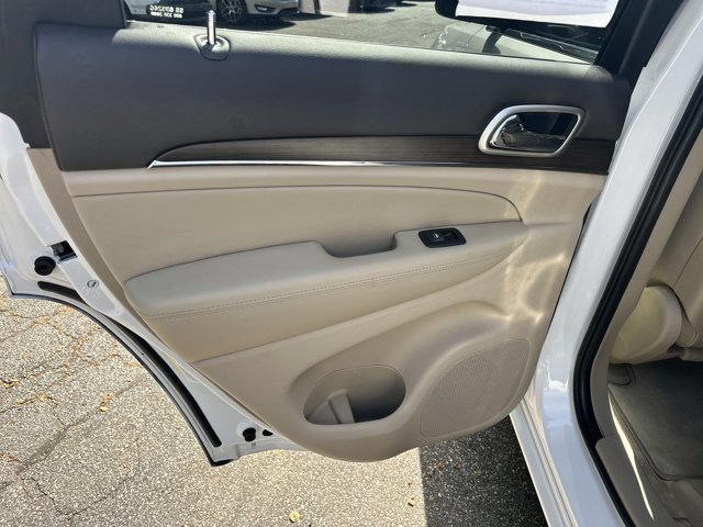 Used 2017 Jeep Grand Cherokee Overland RWD image 26