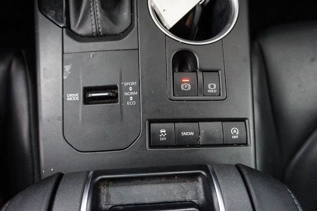 Used 2022 Toyota Highlander XLE FWD image 18